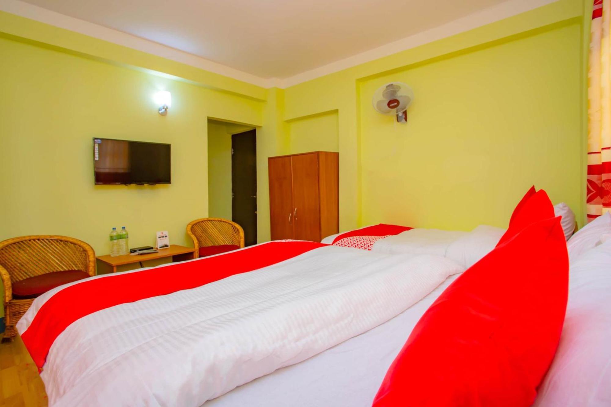Oyo 589 Hotel Trimurti Катманду Экстерьер фото